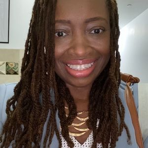 Meet your Posher, Dee